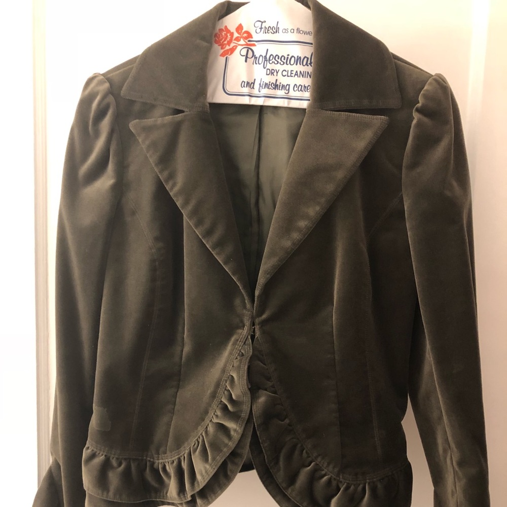 Laundry velvet blazer size 4 with ruffle detail